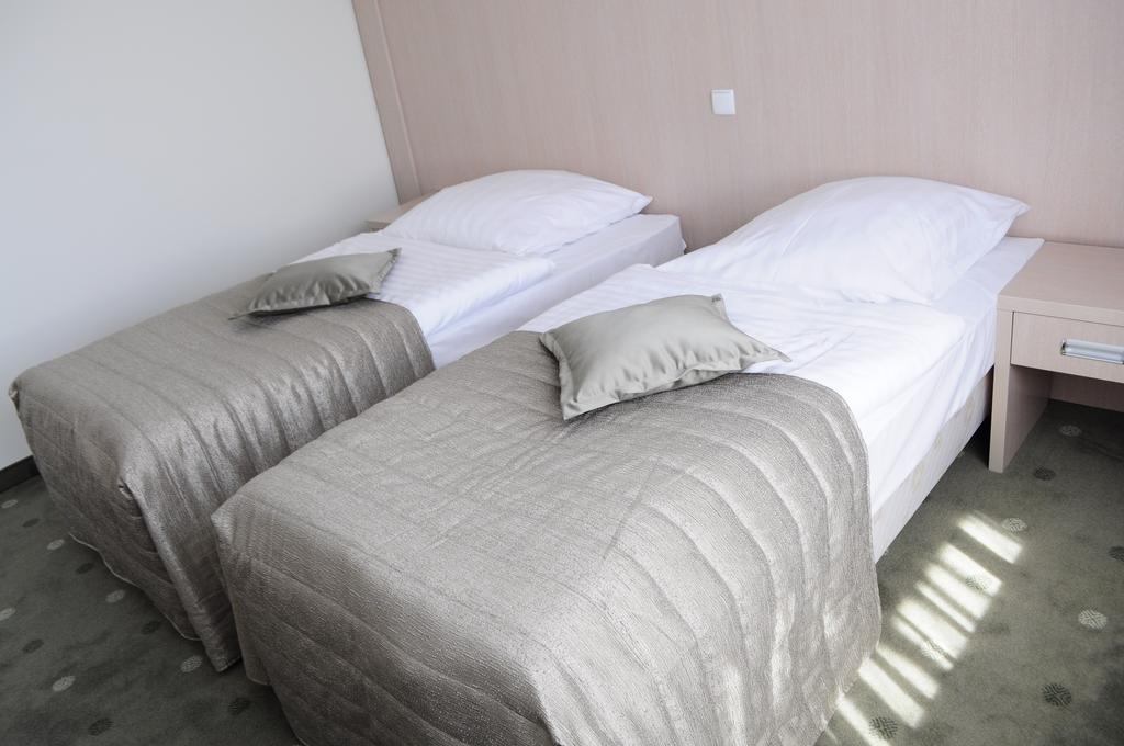 Hotel Cieplice Medi & Spa Jelenia Gora Room photo